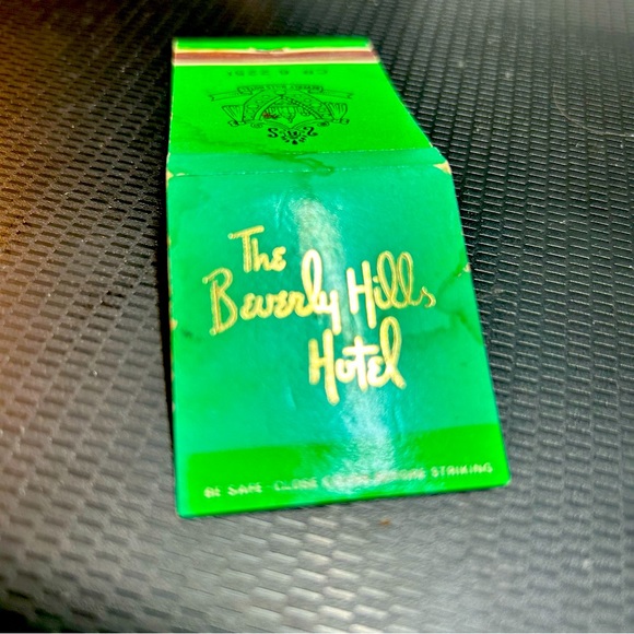 Beverly Hills Hotel Vintage Matchbooks ( 1 never struck) and a free 2nd one used - Picture 4 of 16